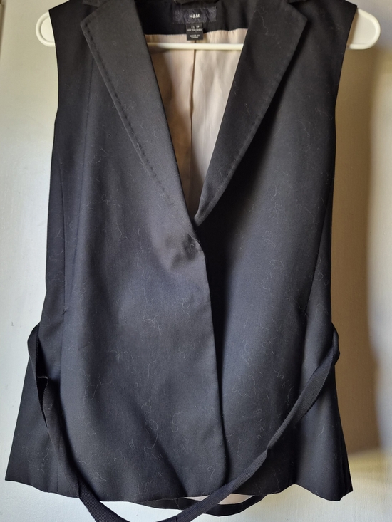 H&M Jackets & Blazers - H&M Black Sleeveless Blazer Vest - Size 8